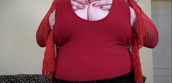  Busty BBW Kathy works pussy with fingers and dildo